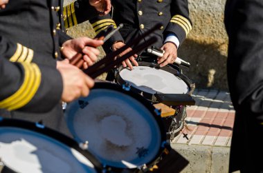 Velez Malaga, İspanya - 27 Mart 2018 insanlar geçit töreninde kutsal hafta İspanyol bir şehirde, Paskalya katılan