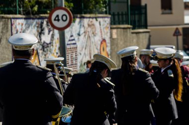 Velez Malaga, İspanya - 27 Mart 2018 insanlar geçit töreninde kutsal hafta İspanyol bir şehirde, Paskalya katılan