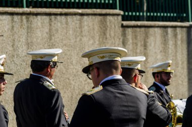 Velez Malaga, İspanya - 27 Mart 2018 insanlar geçit töreninde kutsal hafta İspanyol bir şehirde, Paskalya katılan