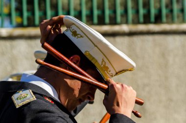 Velez Malaga, İspanya - 27 Mart 2018 insanlar geçit töreninde kutsal hafta İspanyol bir şehirde, Paskalya katılan