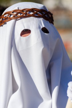 Velez Malaga, İspanya - 27 Mart 2018 insanlar geçit töreninde kutsal hafta İspanyol bir şehirde, Paskalya katılan