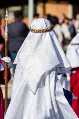 Velez Malaga, İspanya - 27 Mart 2018 insanlar geçit töreninde kutsal hafta İspanyol bir şehirde, Paskalya katılan
