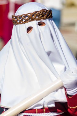 Velez Malaga, İspanya - 27 Mart 2018 insanlar geçit töreninde kutsal hafta İspanyol bir şehirde, Paskalya katılan