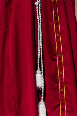 Velez Malaga, İspanya - 27 Mart 2018 insanlar geçit töreninde kutsal hafta İspanyol bir şehirde, Paskalya katılan