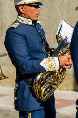 Velez Malaga, İspanya - 27 Mart 2018 insanlar geçit töreninde kutsal hafta İspanyol bir şehirde, Paskalya katılan