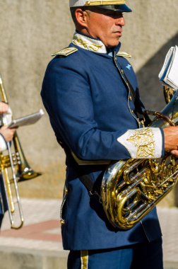 Velez Malaga, İspanya - 27 Mart 2018 insanlar geçit töreninde kutsal hafta İspanyol bir şehirde, Paskalya katılan