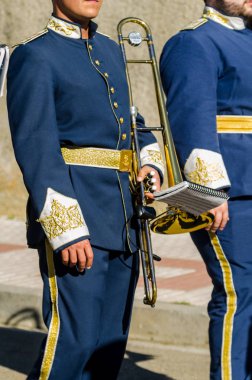 Velez Malaga, İspanya - 27 Mart 2018 insanlar geçit töreninde kutsal hafta İspanyol bir şehirde, Paskalya katılan