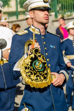 Velez Malaga, İspanya - 27 Mart 2018 insanlar geçit töreninde kutsal hafta İspanyol bir şehirde, Paskalya katılan