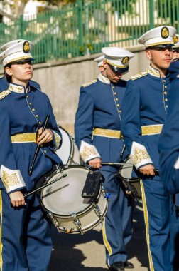 Velez Malaga, İspanya - 27 Mart 2018 insanlar geçit töreninde kutsal hafta İspanyol bir şehirde, Paskalya katılan