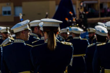 Velez Malaga, İspanya - 27 Mart 2018 insanlar geçit töreninde kutsal hafta İspanyol bir şehirde, Paskalya katılan