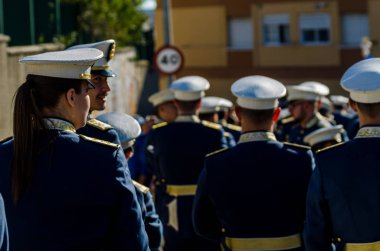 Velez Malaga, İspanya - 27 Mart 2018 insanlar geçit töreninde kutsal hafta İspanyol bir şehirde, Paskalya katılan