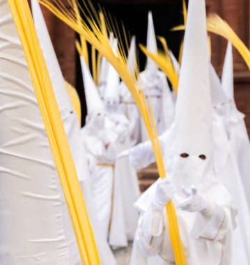 Velez Malaga, İspanya - 25 Mart 2018 insanlar geçit töreninde kutsal hafta İspanyol bir şehirde, Paskalya katılan