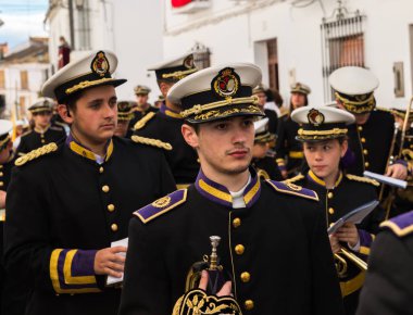 Velez Malaga, İspanya - 25 Mart 2018 insanlar geçit töreninde kutsal hafta İspanyol bir şehirde, Paskalya katılan