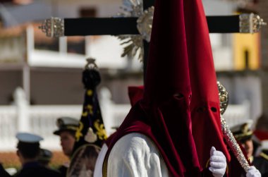 Velez Malaga, İspanya - 29 Mart 2018 insanlar geçit töreninde kutsal hafta İspanyol bir şehirde, Paskalya katılan