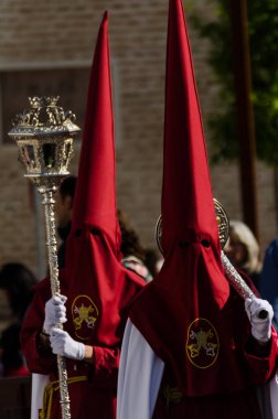 Velez Malaga, İspanya - 29 Mart 2018 insanlar geçit töreninde kutsal hafta İspanyol bir şehirde, Paskalya katılan