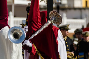 Velez Malaga, İspanya - 29 Mart 2018 insanlar geçit töreninde kutsal hafta İspanyol bir şehirde, Paskalya katılan
