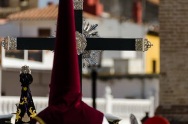 Velez Malaga, İspanya - 29 Mart 2018 insanlar geçit töreninde kutsal hafta İspanyol bir şehirde, Paskalya katılan
