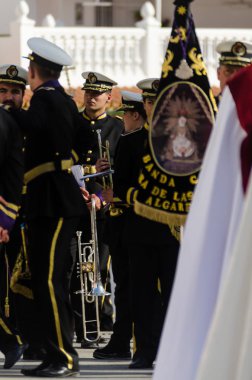 Velez Malaga, İspanya - 29 Mart 2018 insanlar geçit töreninde kutsal hafta İspanyol bir şehirde, Paskalya katılan