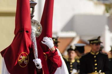 Velez Malaga, İspanya - 29 Mart 2018 insanlar geçit töreninde kutsal hafta İspanyol bir şehirde, Paskalya katılan