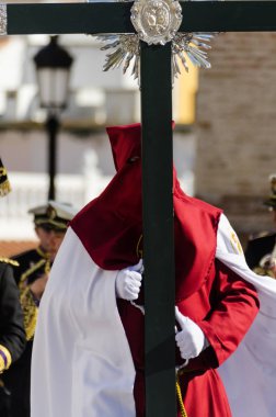 Velez Malaga, İspanya - 29 Mart 2018 insanlar geçit töreninde kutsal hafta İspanyol bir şehirde, Paskalya katılan