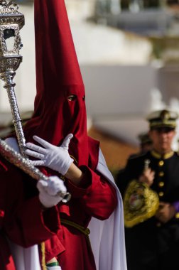 Velez Malaga, İspanya - 29 Mart 2018 insanlar geçit töreninde kutsal hafta İspanyol bir şehirde, Paskalya katılan