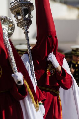 Velez Malaga, İspanya - 29 Mart 2018 insanlar geçit töreninde kutsal hafta İspanyol bir şehirde, Paskalya katılan
