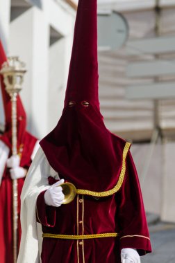 Velez Malaga, İspanya - 29 Mart 2018 insanlar geçit töreninde kutsal hafta İspanyol bir şehirde, Paskalya katılan