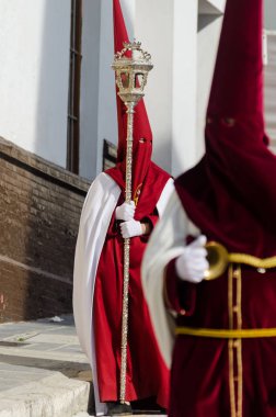 Velez Malaga, İspanya - 29 Mart 2018 insanlar geçit töreninde kutsal hafta İspanyol bir şehirde, Paskalya katılan