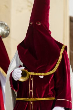 Velez Malaga, İspanya - 29 Mart 2018 insanlar geçit töreninde kutsal hafta İspanyol bir şehirde, Paskalya katılan