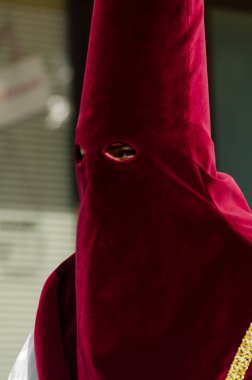 Velez Malaga, İspanya - 29 Mart 2018 insanlar geçit töreninde kutsal hafta İspanyol bir şehirde, Paskalya katılan