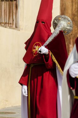 Velez Malaga, İspanya - 29 Mart 2018 insanlar geçit töreninde kutsal hafta İspanyol bir şehirde, Paskalya katılan
