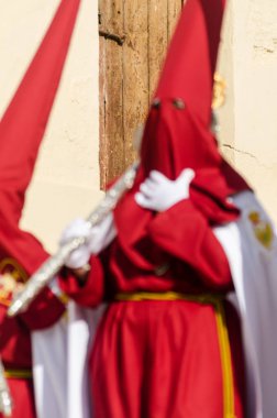 Velez Malaga, İspanya - 29 Mart 2018 insanlar geçit töreninde kutsal hafta İspanyol bir şehirde, Paskalya katılan