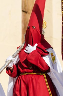 Velez Malaga, İspanya - 29 Mart 2018 insanlar geçit töreninde kutsal hafta İspanyol bir şehirde, Paskalya katılan