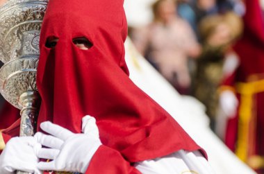 Velez Malaga, İspanya - 29 Mart 2018 insanlar geçit töreninde kutsal hafta İspanyol bir şehirde, Paskalya katılan