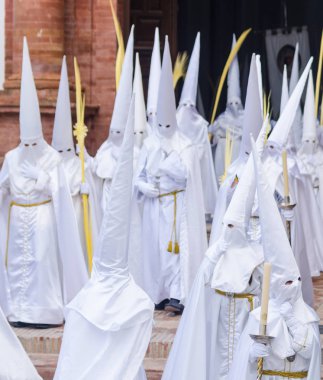 Velez Malaga, İspanya - 25 Mart 2018 insanlar geçit töreninde kutsal hafta İspanyol bir şehirde, Paskalya katılan