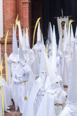 Velez Malaga, İspanya - 25 Mart 2018 insanlar geçit töreninde kutsal hafta İspanyol bir şehirde, Paskalya katılan