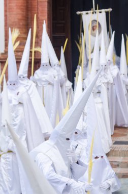 Velez Malaga, İspanya - 25 Mart 2018 insanlar geçit töreninde kutsal hafta İspanyol bir şehirde, Paskalya katılan