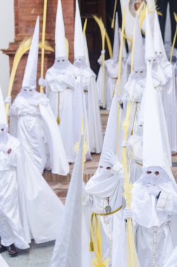 Velez Malaga, İspanya - 25 Mart 2018 insanlar geçit töreninde kutsal hafta İspanyol bir şehirde, Paskalya katılan