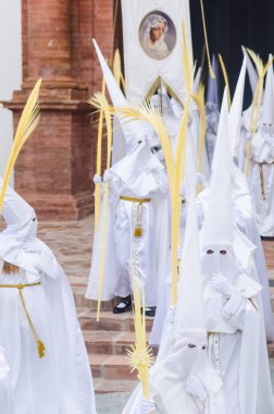 Velez Malaga, İspanya - 25 Mart 2018 insanlar geçit töreninde kutsal hafta İspanyol bir şehirde, Paskalya katılan
