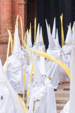 Velez Malaga, İspanya - 25 Mart 2018 insanlar geçit töreninde kutsal hafta İspanyol bir şehirde, Paskalya katılan