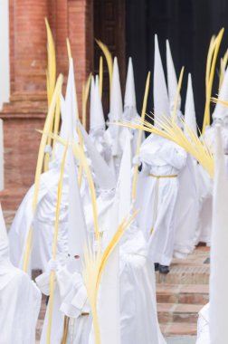 Velez Malaga, İspanya - 25 Mart 2018 insanlar geçit töreninde kutsal hafta İspanyol bir şehirde, Paskalya katılan