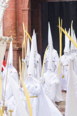 Velez Malaga, İspanya - 25 Mart 2018 insanlar geçit töreninde kutsal hafta İspanyol bir şehirde, Paskalya katılan