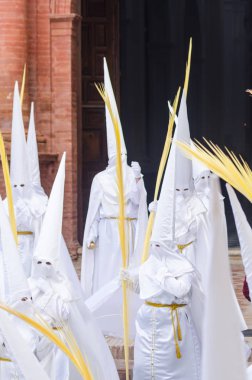 Velez Malaga, İspanya - 25 Mart 2018 insanlar geçit töreninde kutsal hafta İspanyol bir şehirde, Paskalya katılan