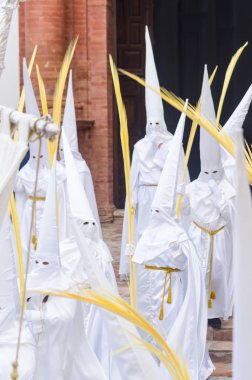 Velez Malaga, İspanya - 25 Mart 2018 insanlar geçit töreninde kutsal hafta İspanyol bir şehirde, Paskalya katılan