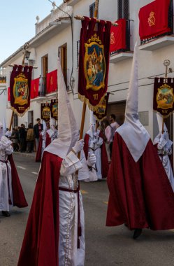 Velez Malaga, İspanya - 25 Mart 2018 insanlar geçit töreninde kutsal hafta İspanyol bir şehirde, Paskalya katılan