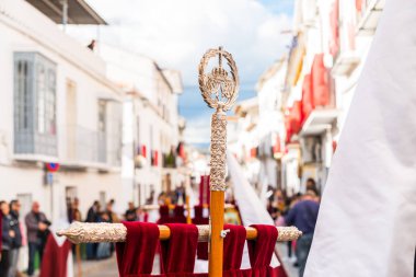 Velez Malaga, İspanya - 25 Mart 2018 insanlar geçit töreninde kutsal hafta İspanyol bir şehirde, Paskalya katılan