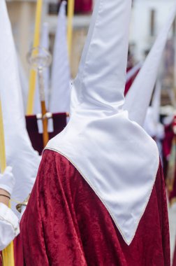 Velez Malaga, İspanya - 25 Mart 2018 insanlar geçit töreninde kutsal hafta İspanyol bir şehirde, Paskalya katılan