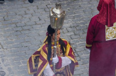 Velez Malaga, İspanya - 25 Mart 2018 insanlar geçit töreninde kutsal hafta İspanyol bir şehirde, Paskalya katılan