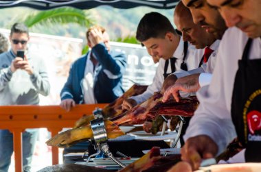 Nerja, İspanya - 15 Nisan 2018 Nerja, Andalusia, harika bir gösteri becerilerinin yer alan Jamon Serrano kesme olay profesyonellerin geleneksel rekabet