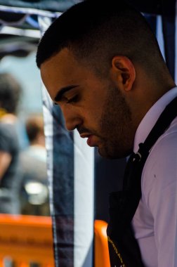 Nerja, İspanya - 15 Nisan 2018 Nerja, Andalusia, harika bir gösteri becerilerinin yer alan Jamon Serrano kesme olay profesyonellerin geleneksel rekabet